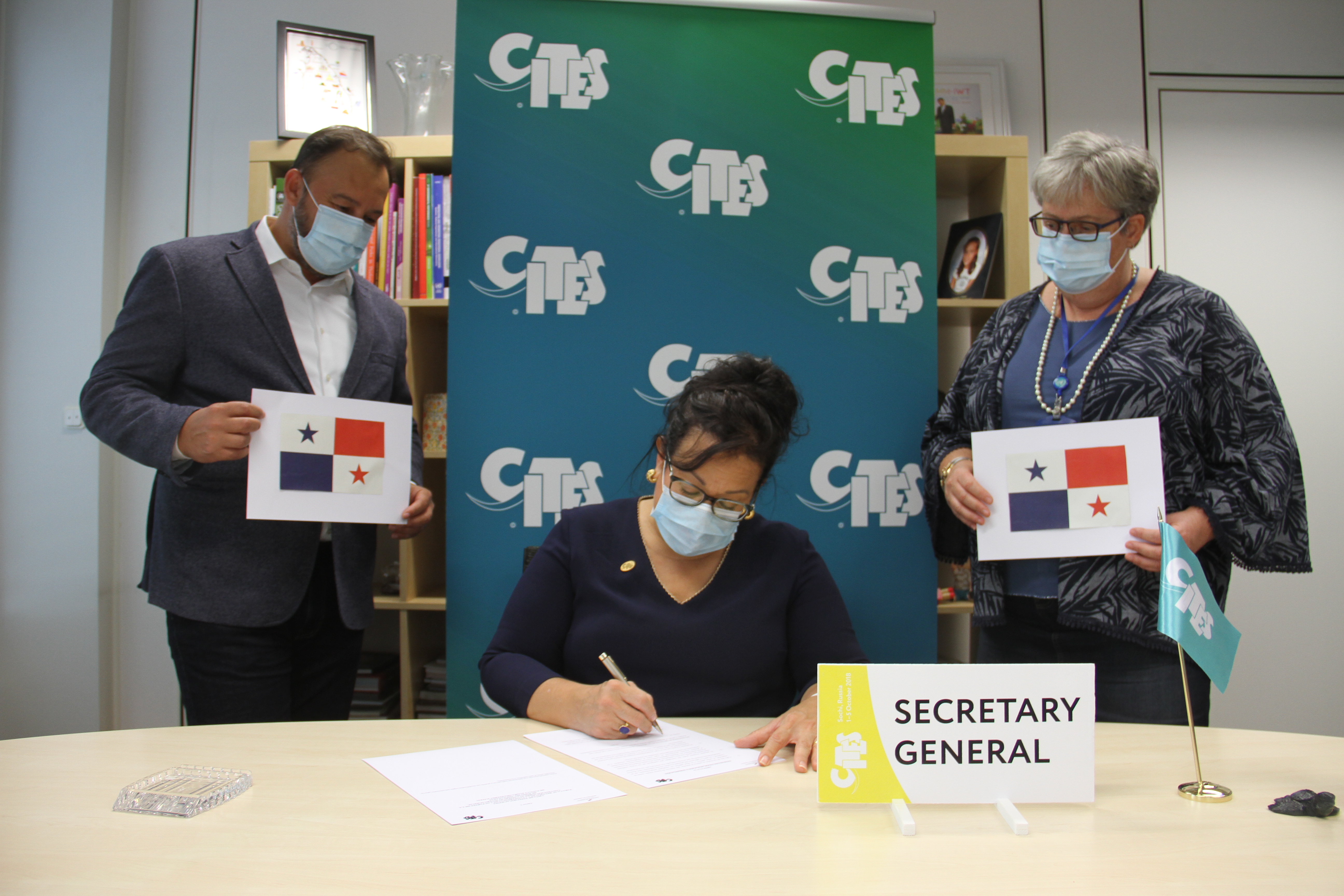 CITES S-G Ivonne Higuero signs country host agreement for CoP19